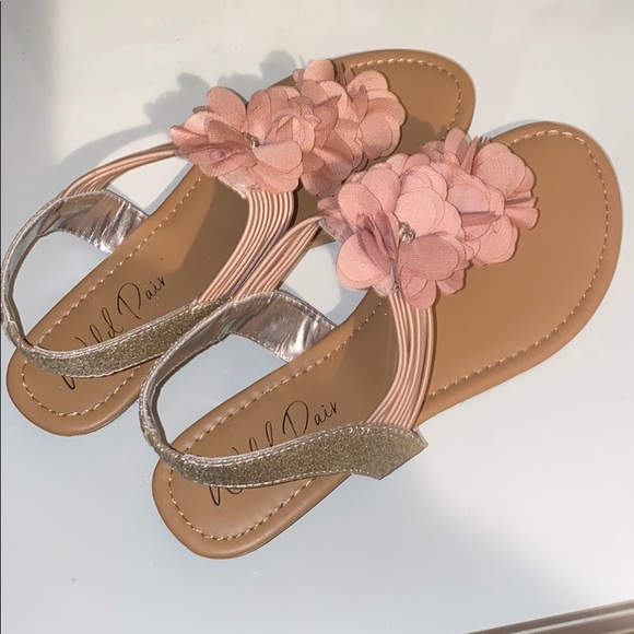 Shoes - Flower sandals 💕